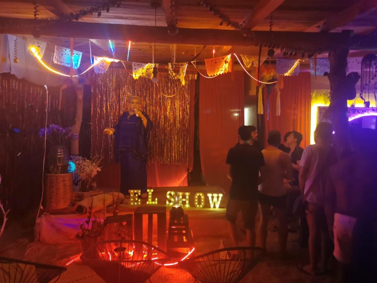 La Maxima & Lgbt Hotel Зиполите Екстериор снимка